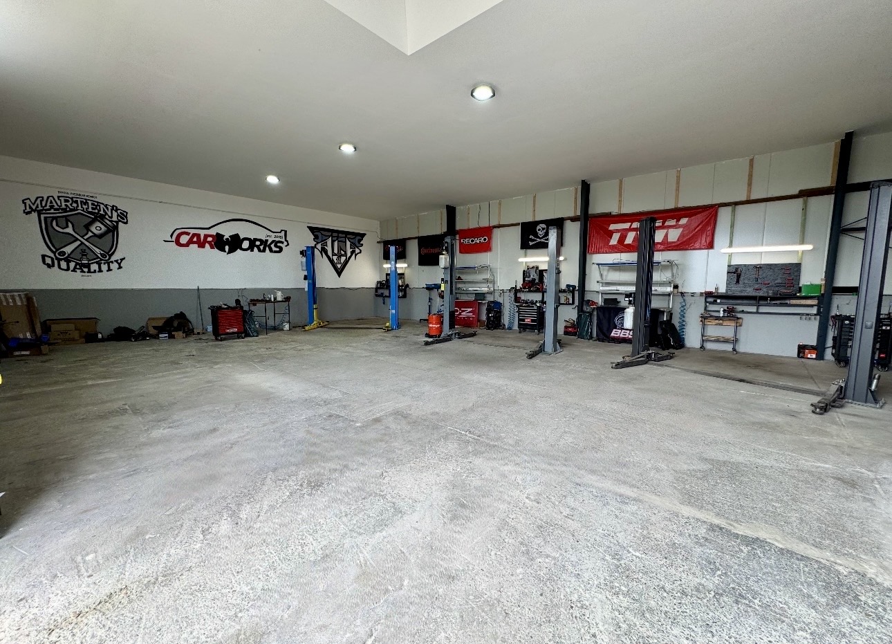 Interiér servisní haly CARWORKS